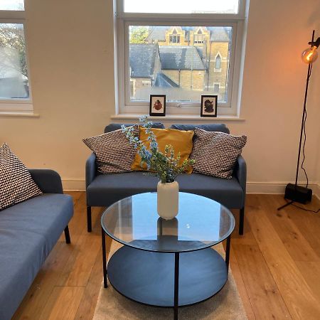 Awesome Refurbished 1 Bed Flat Few Steps To High St ! - 2 East House Appartement Epsom Buitenkant foto