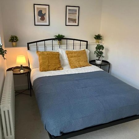 Awesome Refurbished 1 Bed Flat Few Steps To High St ! - 2 East House Appartement Epsom Buitenkant foto