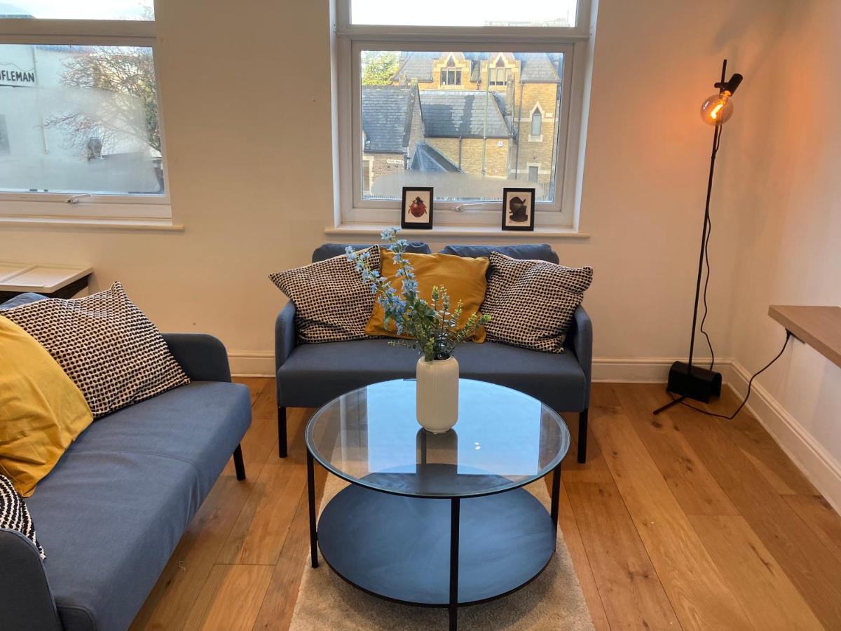 Awesome Refurbished 1 Bed Flat Few Steps To High St ! - 2 East House Appartement Epsom Buitenkant foto